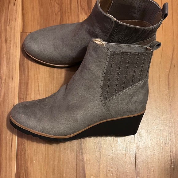 LifeStride Gray Ankle Boots - Picture 3 of 9